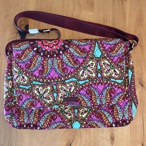 Vera Bradley essential messenger bag computer bag resort medallion 23670-D15